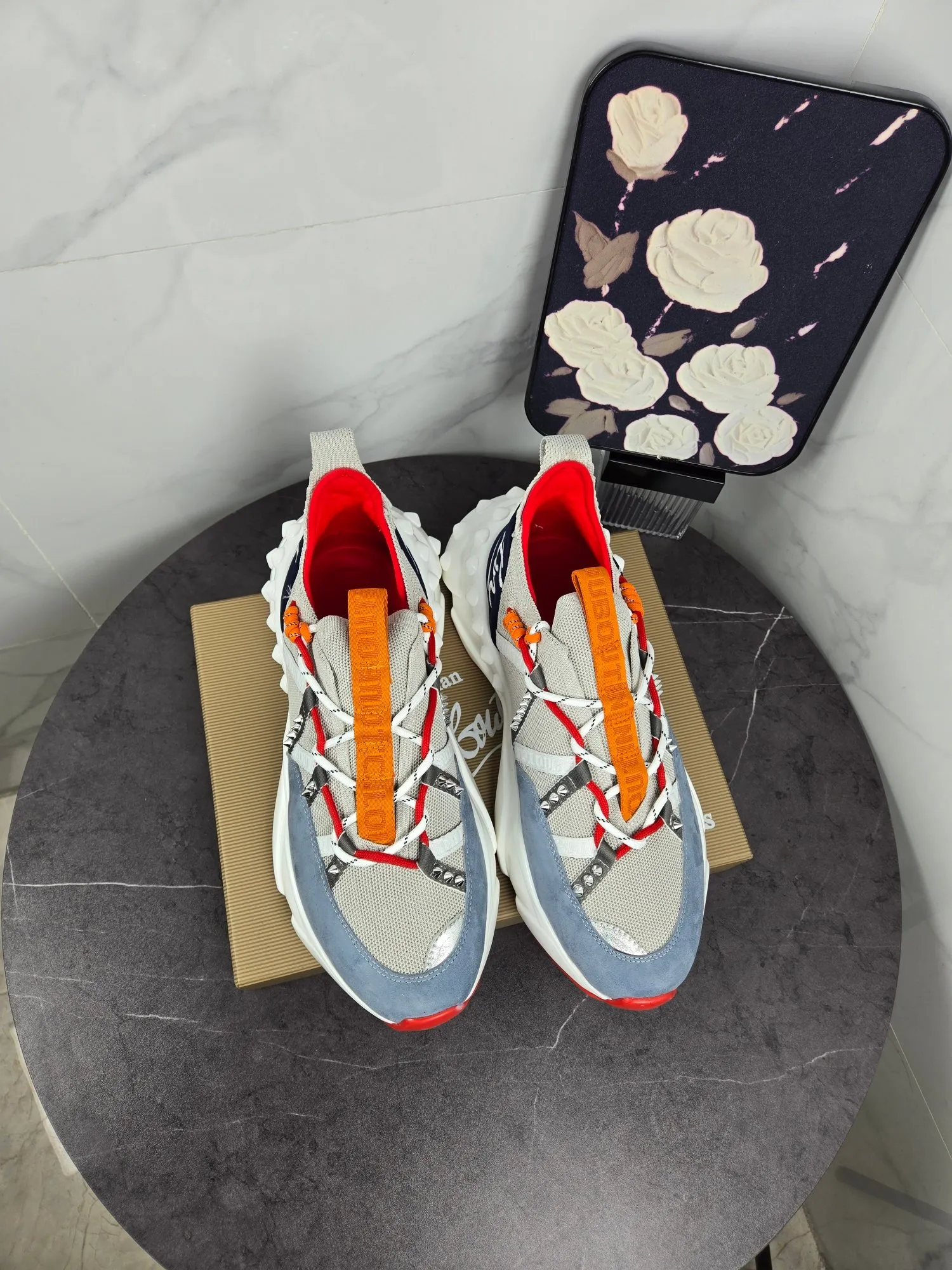 Men's shoes 💰700 Fashionable brand Chri*stian loubou*tin original single item New CL red-soled shoes latest series for casual couples, uppers are made of imported Lycra + high-density breathable fly weave, environmentally friendly high-elastic suction mold feet will never delaminate, the outsole is made of super non-slip and wear-resistant PU + vacuuming Two-color combination Size: Female 35-43 Male 38-47 Comes with a handbag, card, shoehorn "full package